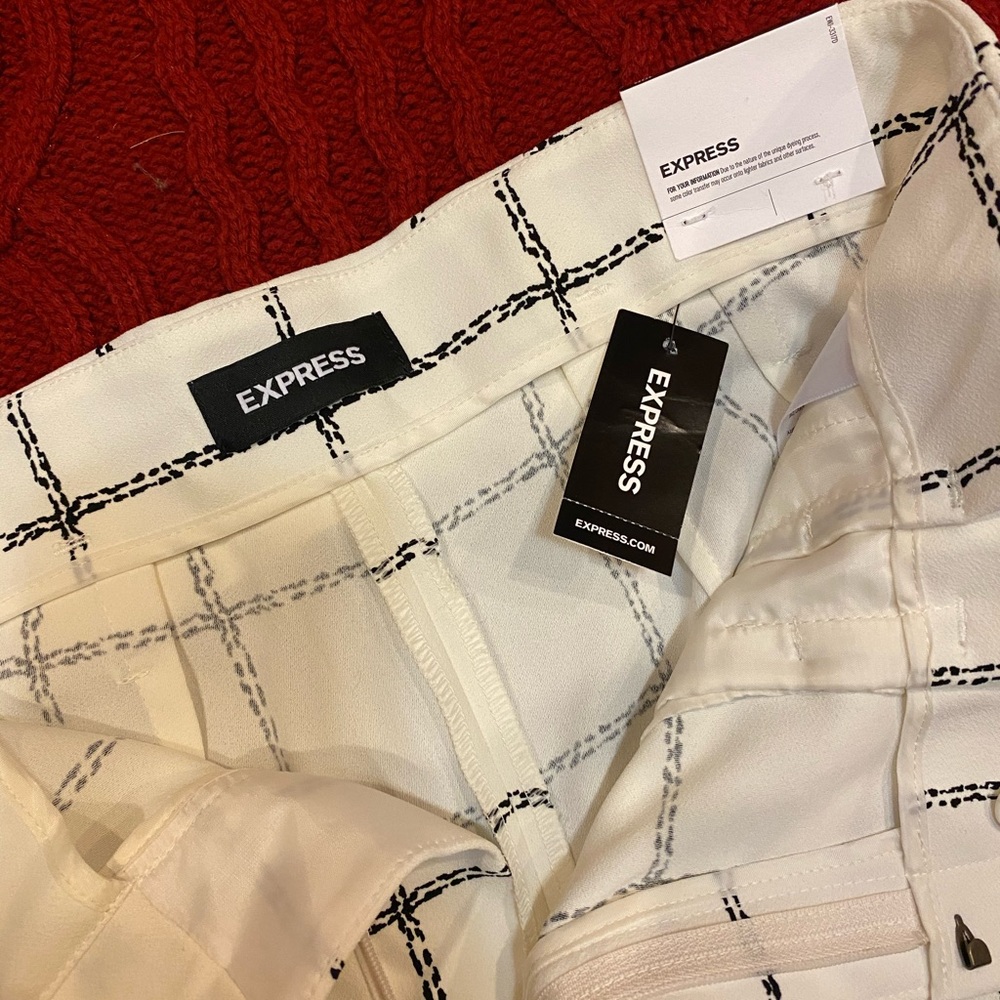 Chic White Grid Pattern Pants - Picture 3 of 4
